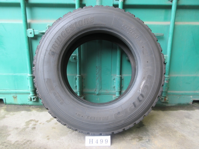 ☆再生タイヤ スタッドレス 245/70R19.5 在庫3本 屋内保管品 H499☆の画像