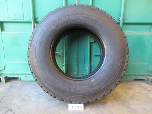 ☆ スタッドレス 315/80R22.5 BRIDGESTONE　2本セット 屋内保管品 H195☆の画像