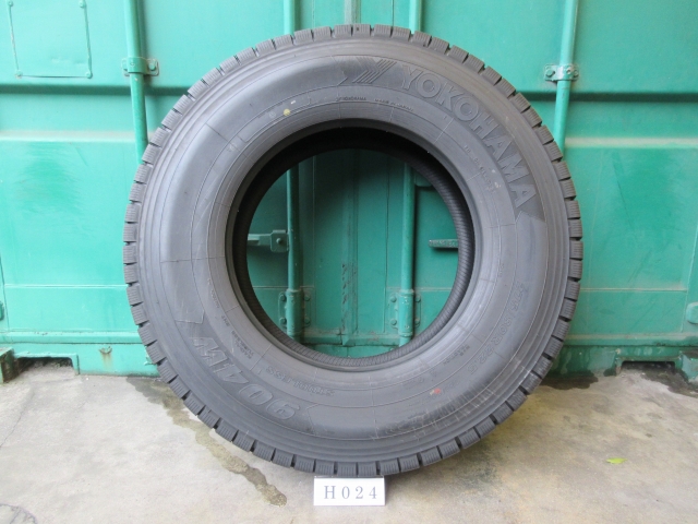 ☆新品! スタッドレス 275/80R22.5 YOKOHAMA 在庫5本 屋内保管品 H024 ☆の画像