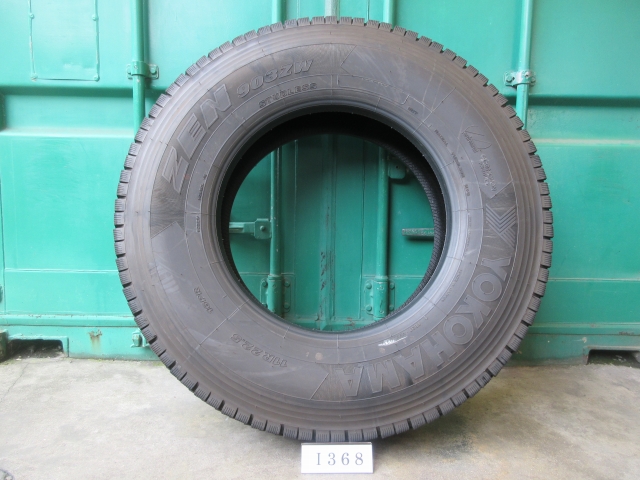 ☆スタッドレス11R22.5 YOKOHAMA 在庫1本 屋内保管品 I368☆の画像