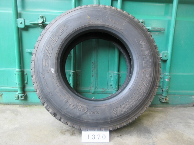 ☆イボ付き！225/80R17.5 BRIDGESTONE 在庫1本 屋内保管品 I370☆の画像