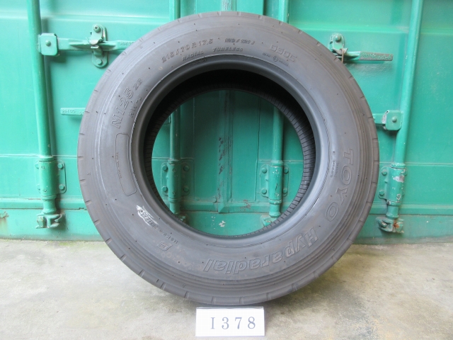イボ付き! 215/70R17.5 TOYO 在庫1本 屋内保管品 I378☆の画像