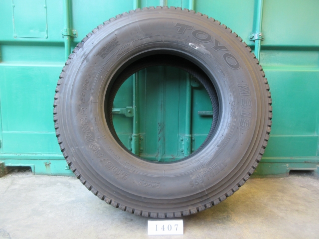 ☆スタッドレス 295/80R22.5 TOYO 在庫3本 屋内保管品 I407☆の画像
