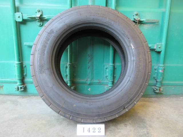 ☆イボ付き! 215/70R17.5 BRIDGESTONE 在庫3本 屋内保管品 I422☆の画像