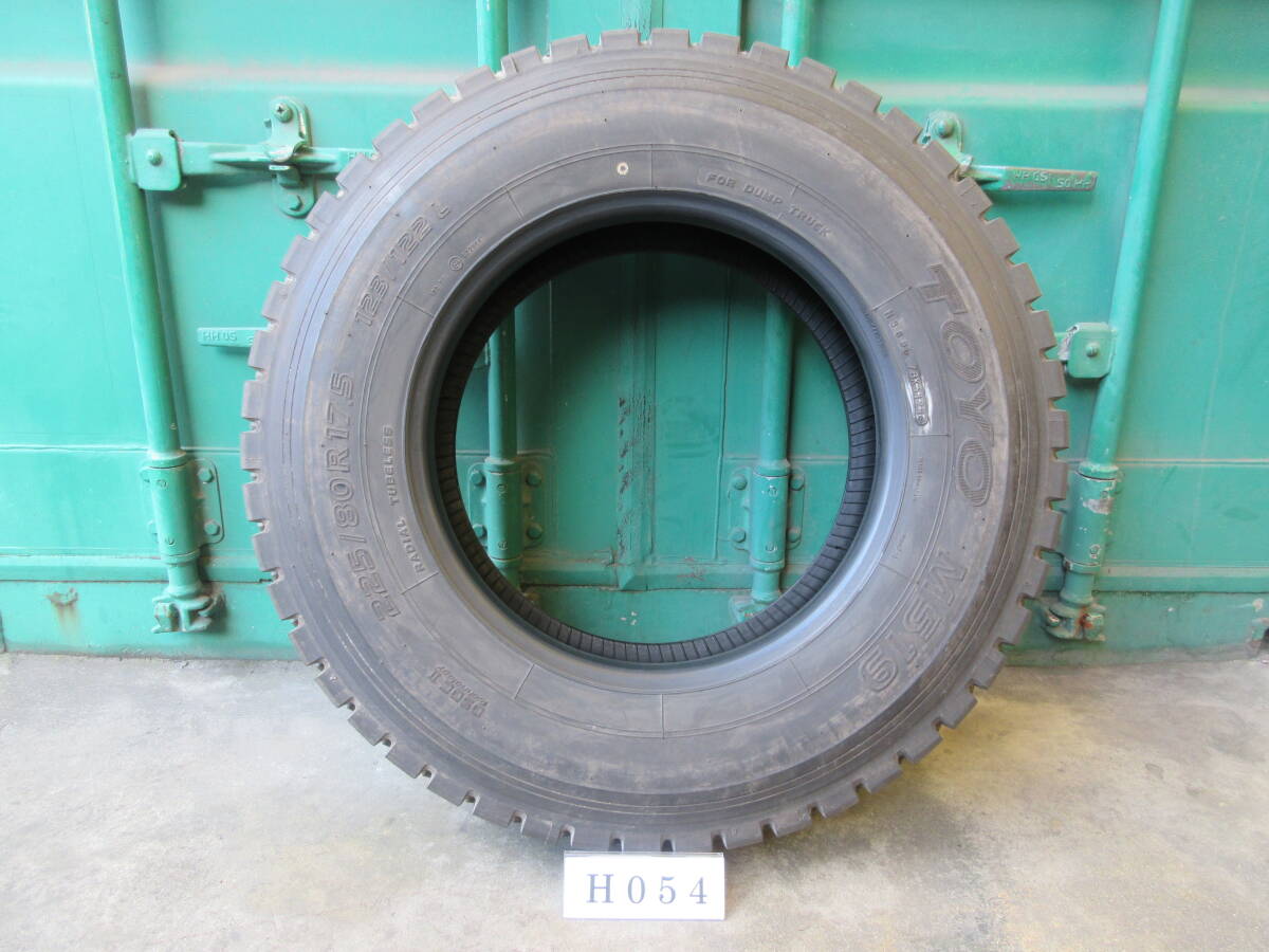☆225/80R17.5 TOYO 在庫1本 屋内保管品 H054☆の画像