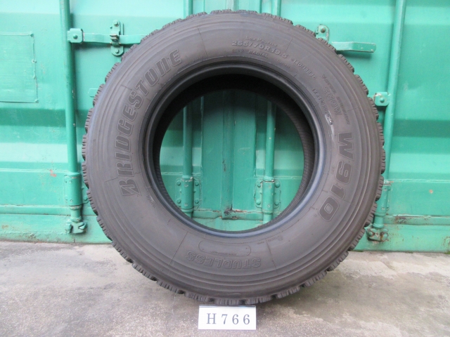 ☆再生タイヤ スタッドレス 265/70R19.5 在庫2本 屋内保管品 H766☆の画像
