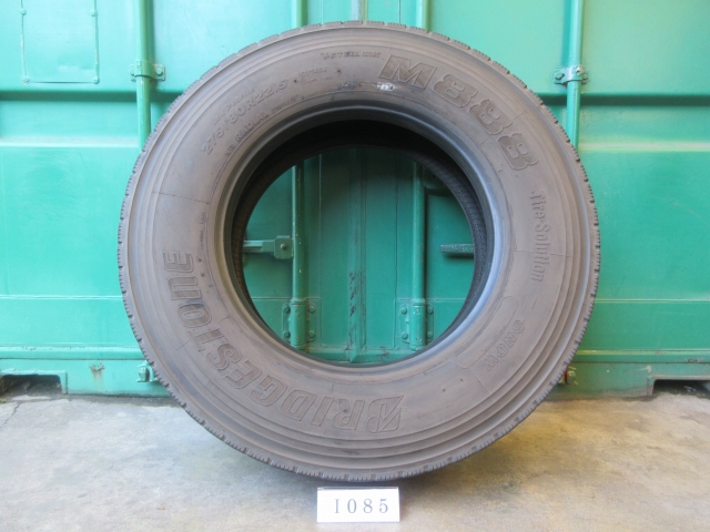 ☆275/80R22.5 BRIDGESTONE 在庫2本 屋内保管品 I085☆の画像