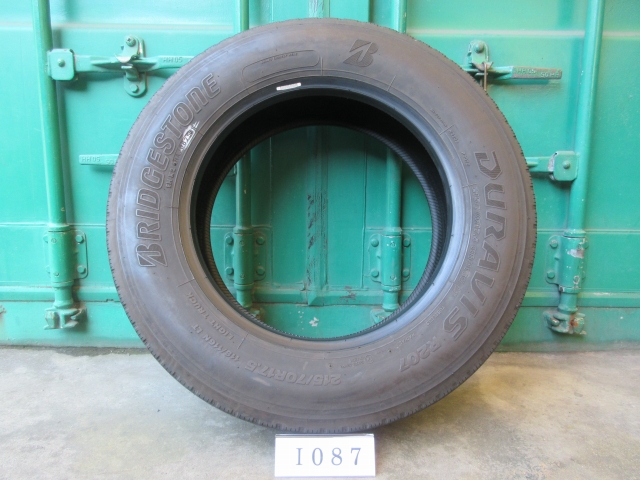 ☆215/70R17.5 BRIDGESTONE 在庫1本 屋内保管品 I087☆の画像