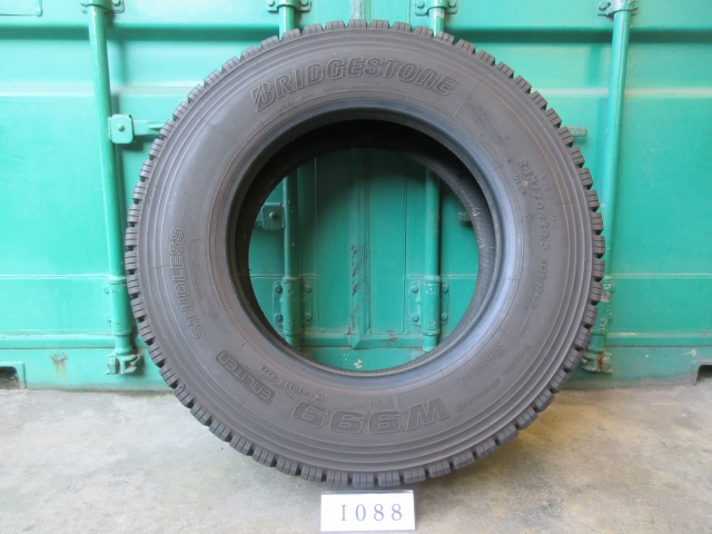 ☆スタッドレス245/70R19.5 BRIDGESTONE 在庫12本 屋内保管品 I088☆の画像