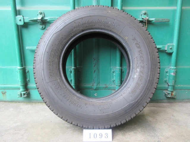 ☆スタッドレス205/85R16 TOYO 在庫1本 屋内保管品 I093☆の画像