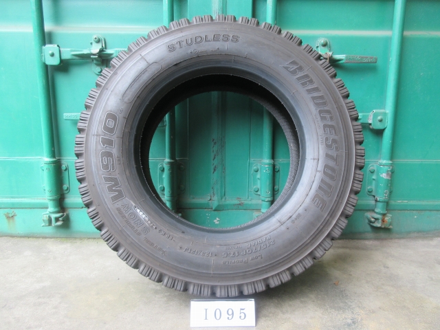 ☆スタッドレス215/70R17.5 BRIDGESTONE 在庫2本 屋内保管品 I095☆の画像