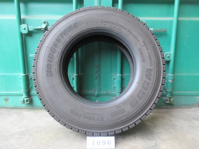 ☆スタッドレス225/80R17.5 BRIDGESTONE 在庫6本 屋内保管品 I096☆の画像