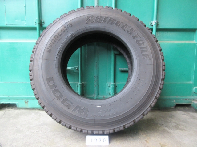 ☆スタッドレス 11R22.5 BRIDGESTONE 在庫3本 屋内保管品 I220☆の画像