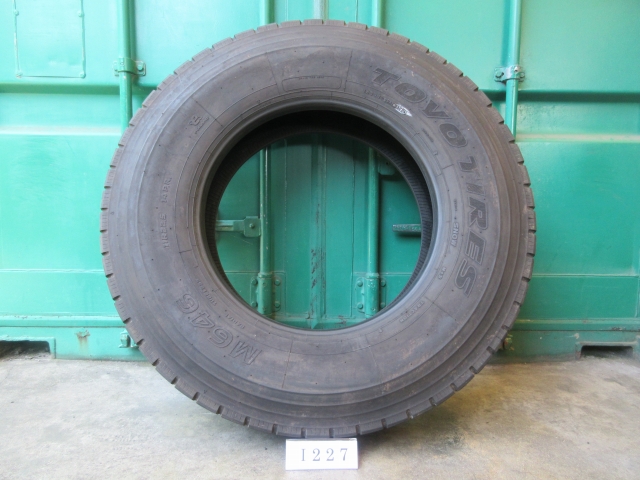 ☆ 11R22.5 TOYO 在庫21本 屋内保管品 I227☆の画像