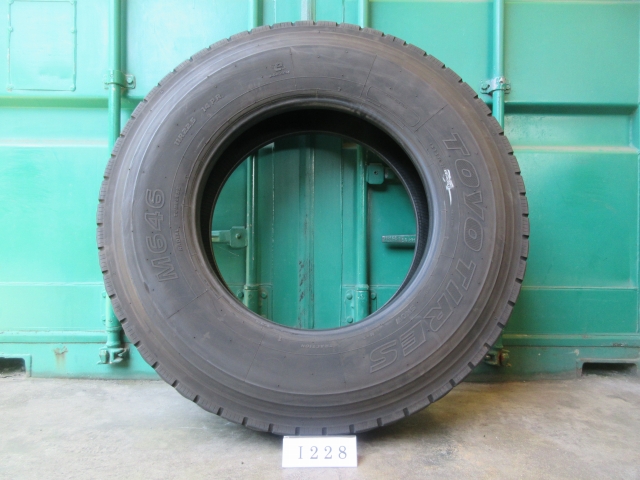 ☆ 11R22.5 TOYO 在庫8本 屋内保管品 I228☆の画像