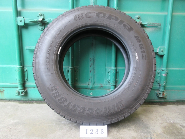 ☆205/80R17.5 BRIDGESTONE 在庫2本 屋内保管品 I233☆の画像