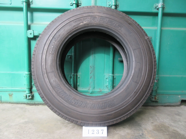 ☆ 9R19.5 BRIDGESTONE 2本セット 屋内保管品 I237☆の画像