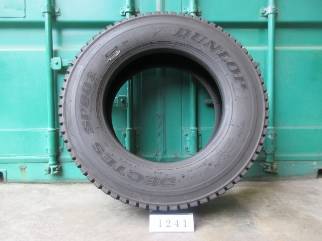 ☆ スタッドレス 245/70R19.5 DUNLOP 在庫1本 屋内保管品 I241☆の画像