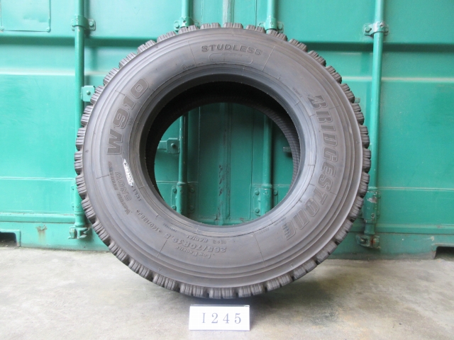 ☆スタッドレス 265/70R19.5 BRIDGESTONE 在庫1本 屋内保管品 I245☆の画像