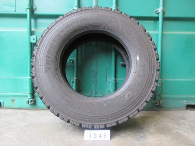 ☆スタッドレス 265/70R19.5 BRIDGESTONE 在庫3本 屋内保管品 I246☆の画像