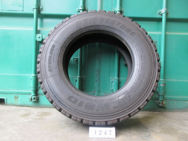 ☆スタッドレス 245/70R19.5 BRIDGESTONE 在庫1本 屋内保管品 I247☆の画像
