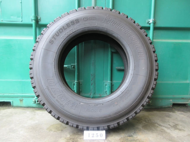 ☆ 新品！ スタッドレス 10R22.5 BRIDGESTONE 2本セット 屋内保管品 I250☆の画像