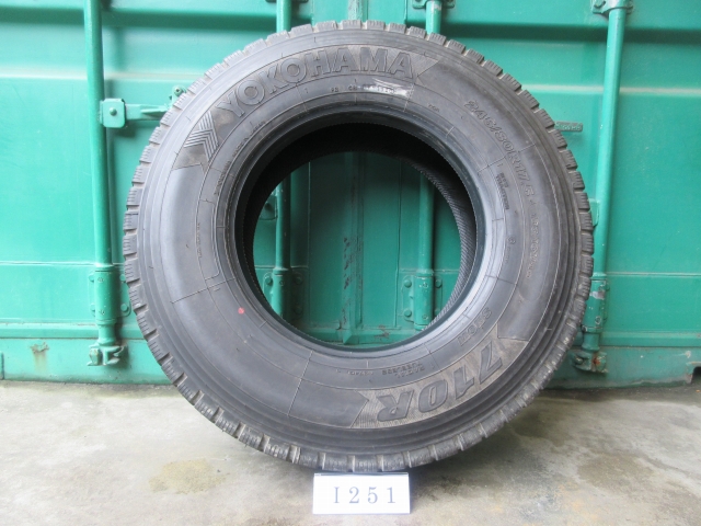 ☆イボ付き! 245/80R17.5 YOKOHAMA 在庫1本 屋内保管品 I251☆の画像