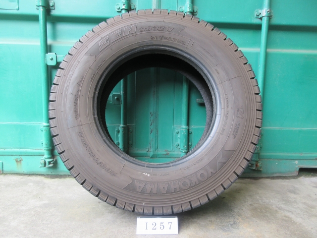 ☆ スタッドレス265/70R19.5 YOKOHAMA 在庫2本 屋内保管品 I257☆の画像