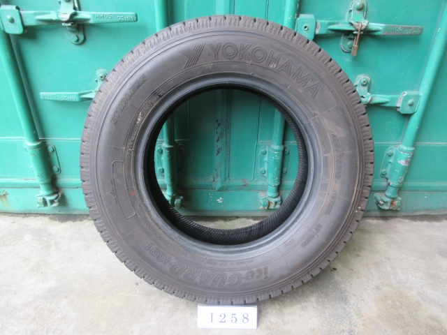 ☆ スタッドレス205/75R16 YOKOHAMA 在庫2本 屋内保管品 I258☆の画像