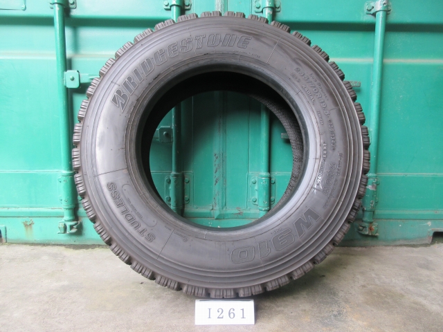 ☆ スタッドレス245/70R19.5 BRIDGESTONE 在庫1本 屋内保管品 I261☆の画像