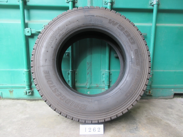 ☆ スタッドレス245/70R19.5 BRIDGESTONE 在庫1本 屋内保管品 I262☆の画像