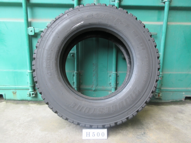 ☆再生タイヤ スタッドレス 245/70R19.5 在庫2本 屋内保管品 H500☆の画像